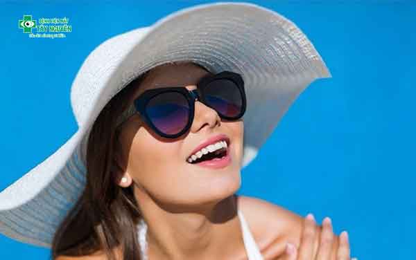 NHỮNG CÂU CHUYỆN VỀ MẮT KÍNH 